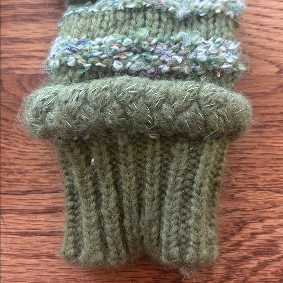 Betsey Johnson Green Winter Gloves - Picture 5 of 9